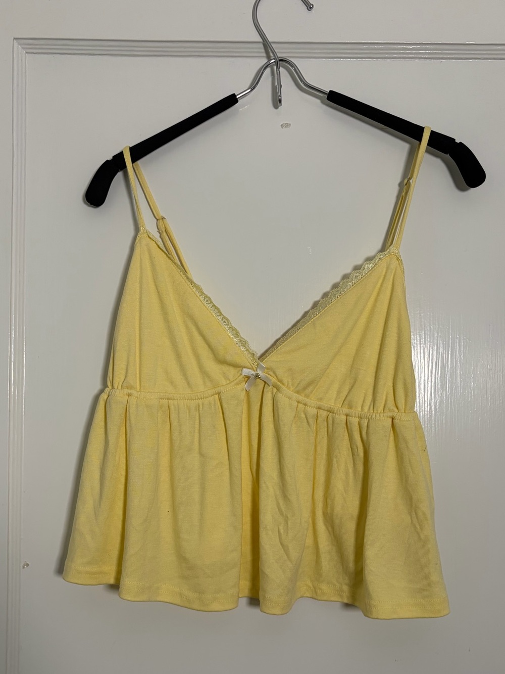 Edikted Yellow Lace-Trim Spaghetti Strap Crop Top